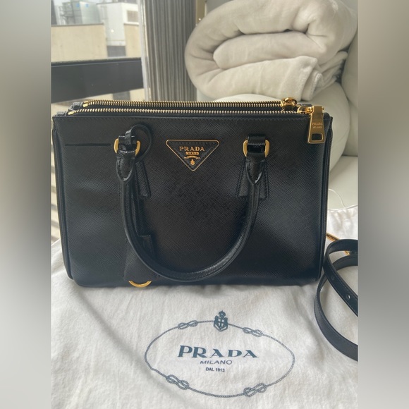 Prada saffiano galleria mini/small in black - Picture 7 of 9